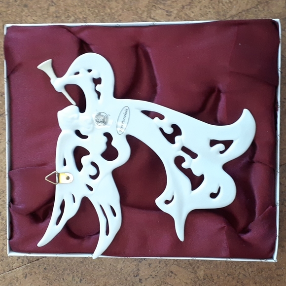 NWT Apple Tree Design Porcelain Angel w/ Horn Wall Hanging. - Picture 3 of 8